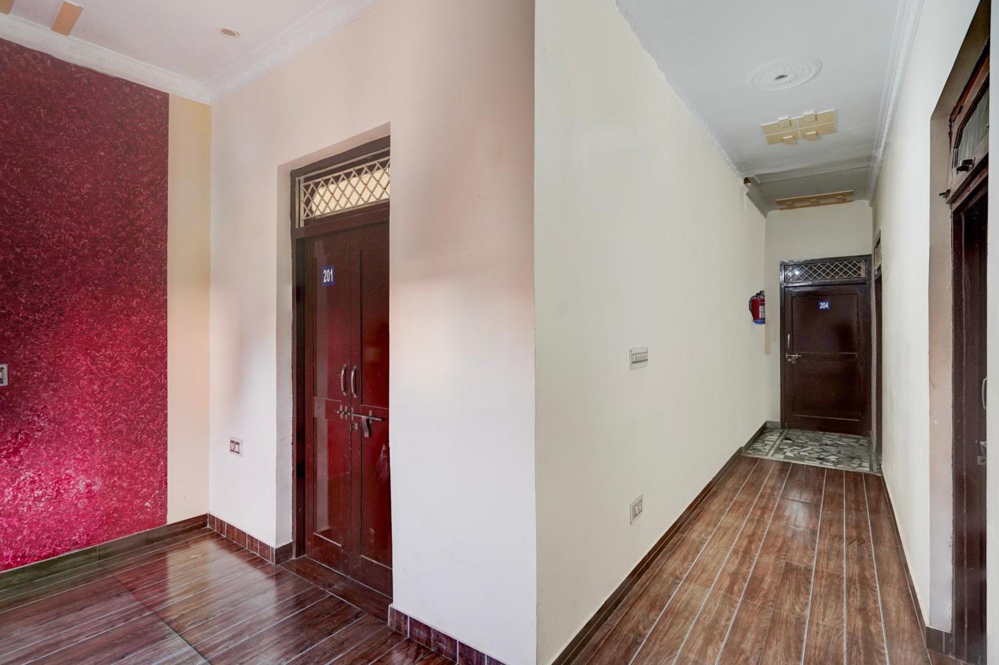 Oyo Hotel Maharaja Palace Mirát Kültér fotó